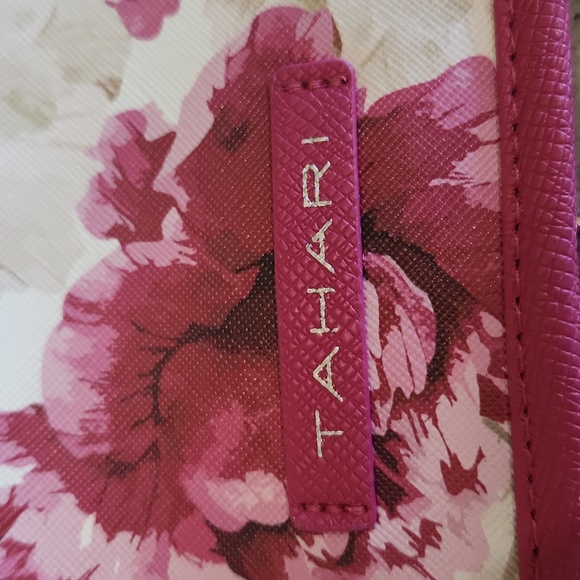Tahari Hanging Case Watercolor Rose's Design NWT - Picture 5 of 7